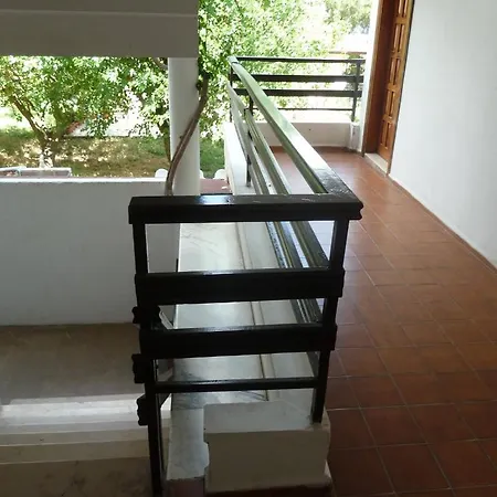 La Otel *