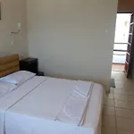 Hotel La *